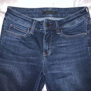 uniqlo size 23 tapered middle rise dark wash ultra stretchy skinny jeans